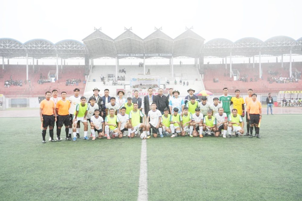 Match patron and others with players of Mao Students’ Union and New Market FC on October 8.